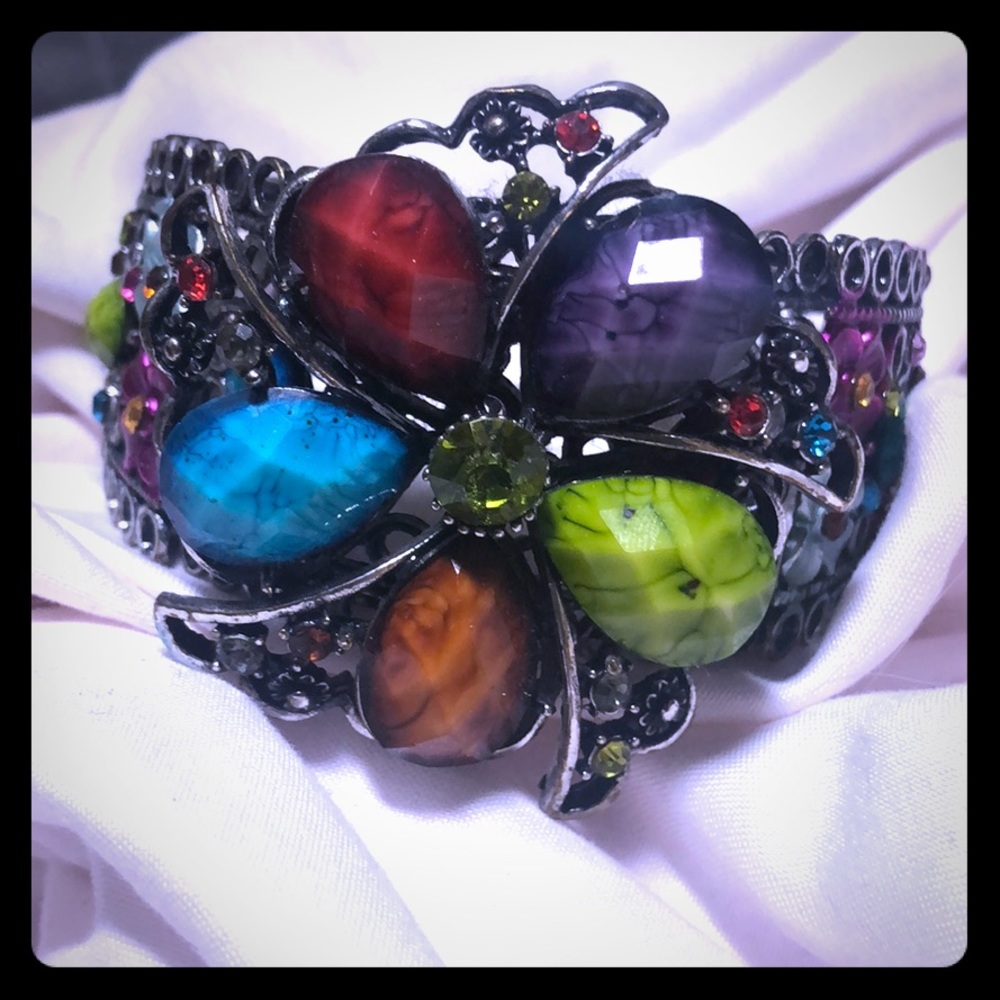 Flower crystal cuff